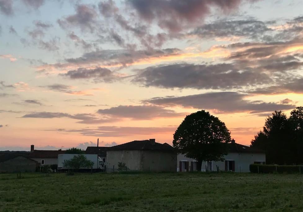 Hébergement de vacances Comfortable Countryside Access To Jacuzzi Asnois (Vienne)