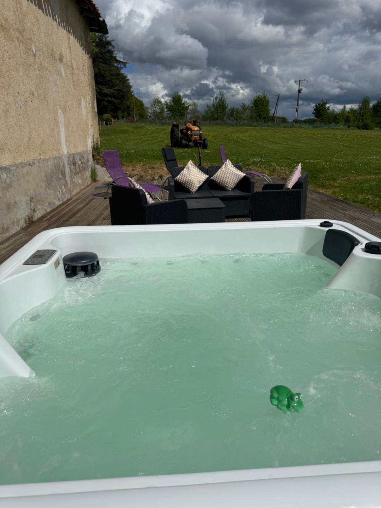 Comfortable Countryside Access To Jacuzzi Hébergement de vacances Asnois (Vienne)
